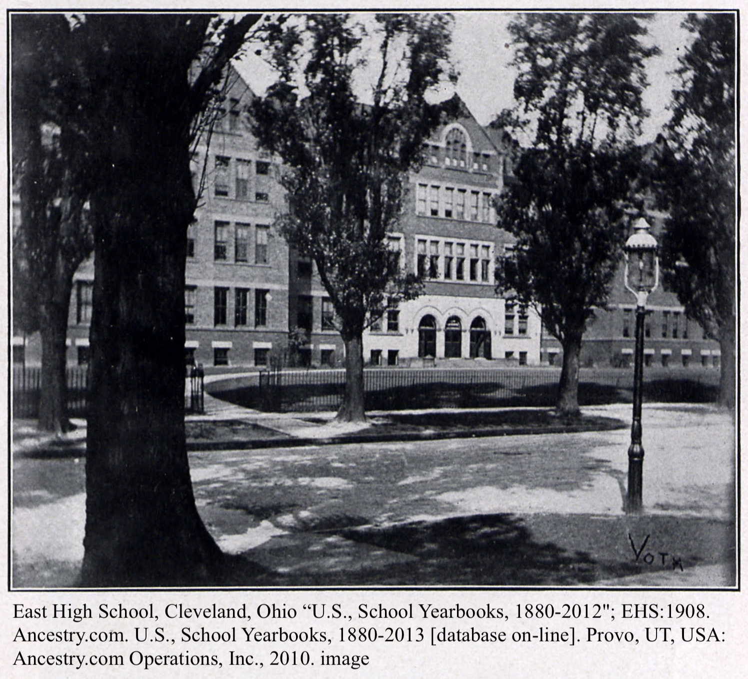 yearbook_hatchcharlotte_1908picofschool